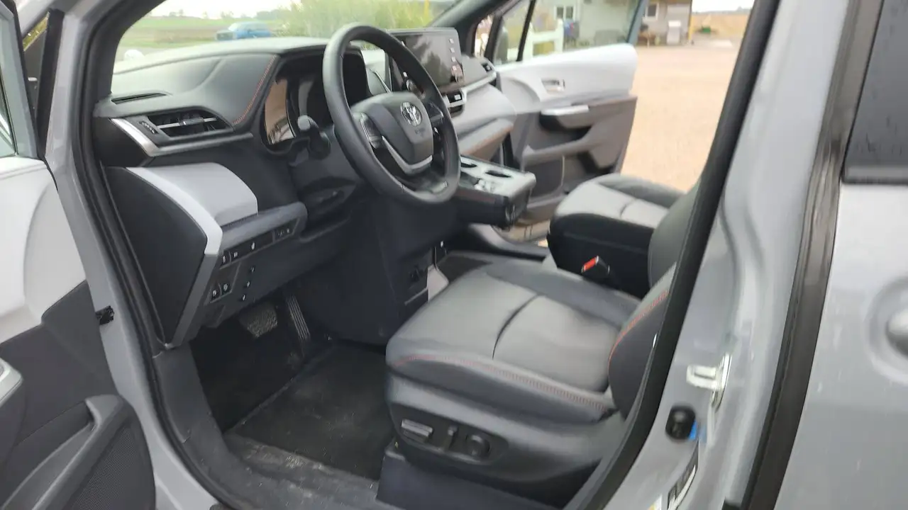 Toyota Sienna снимка Toyota Sienna