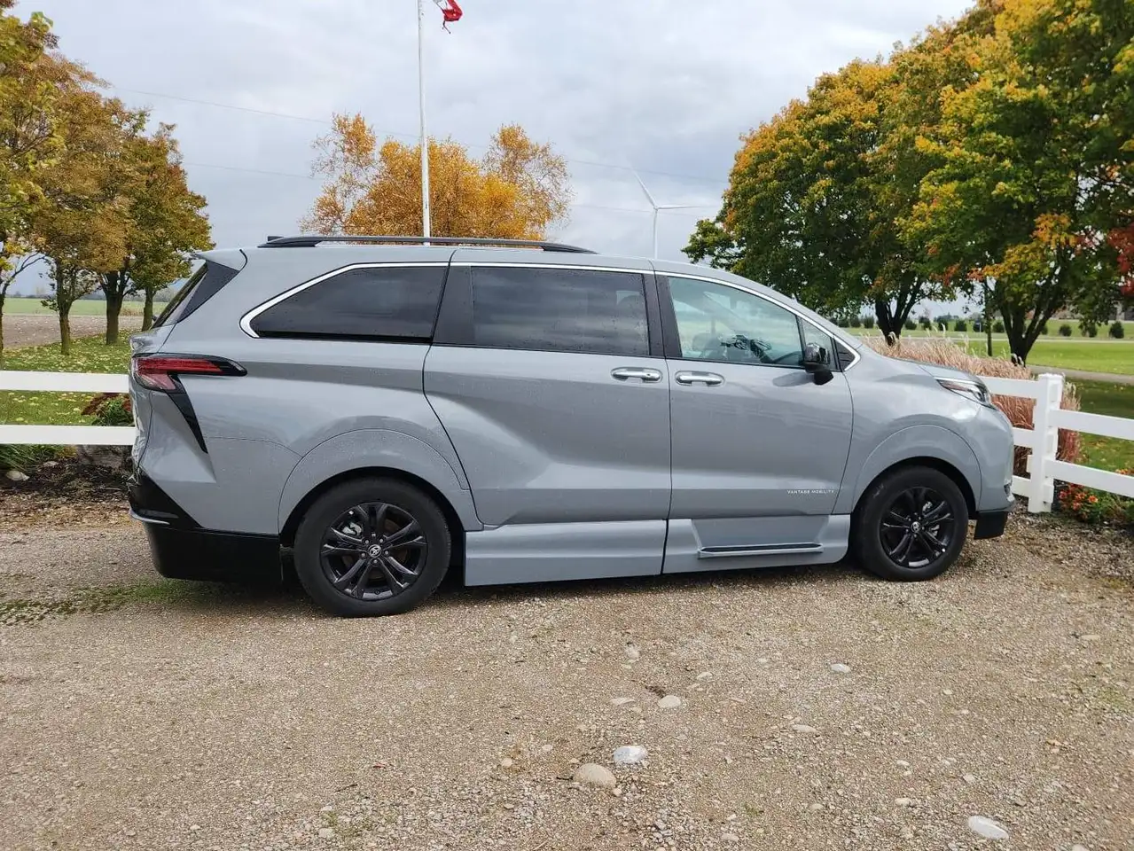 Toyota Sienna снимка Toyota Sienna