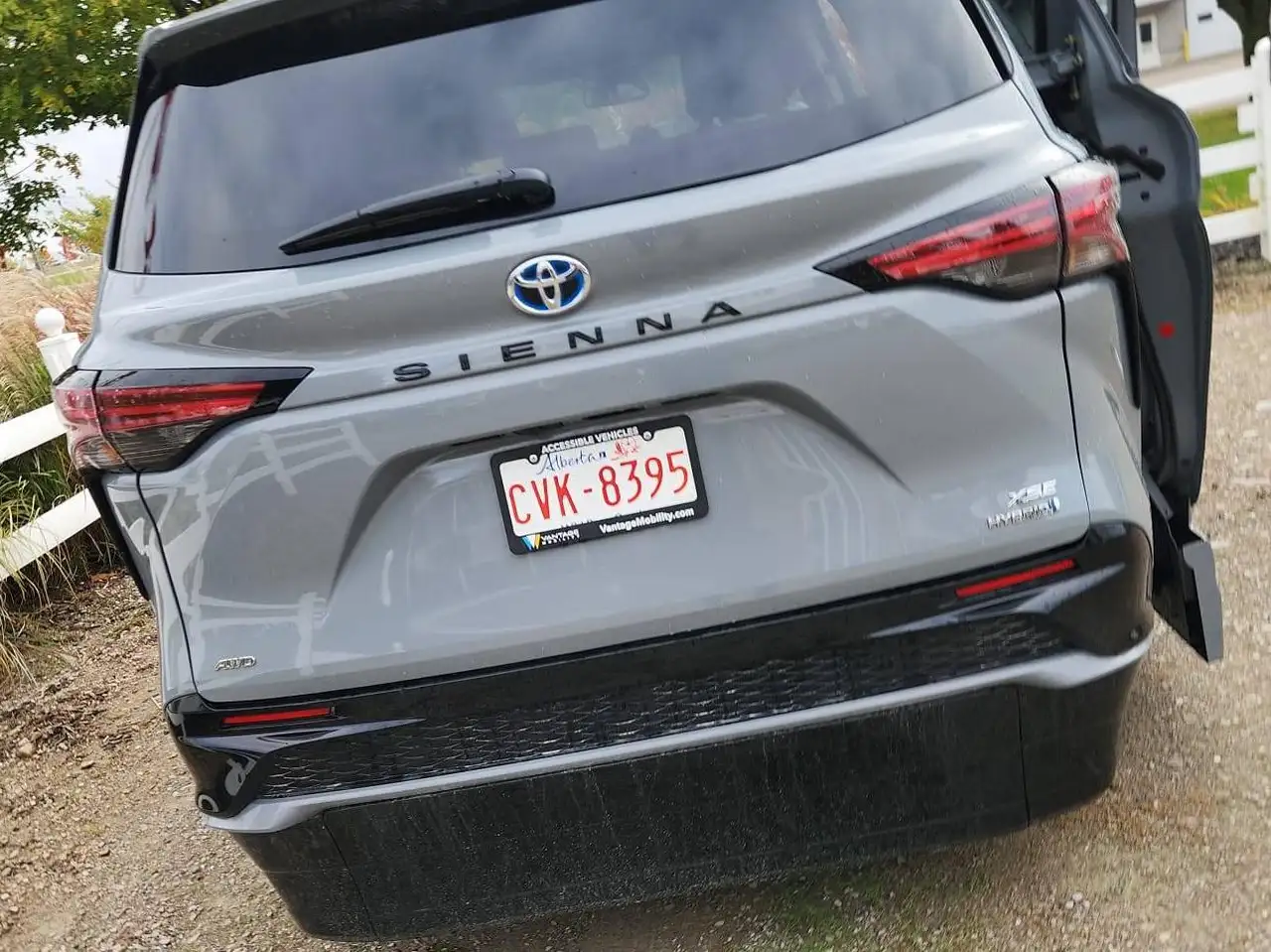 Toyota Sienna снимка Toyota Sienna
