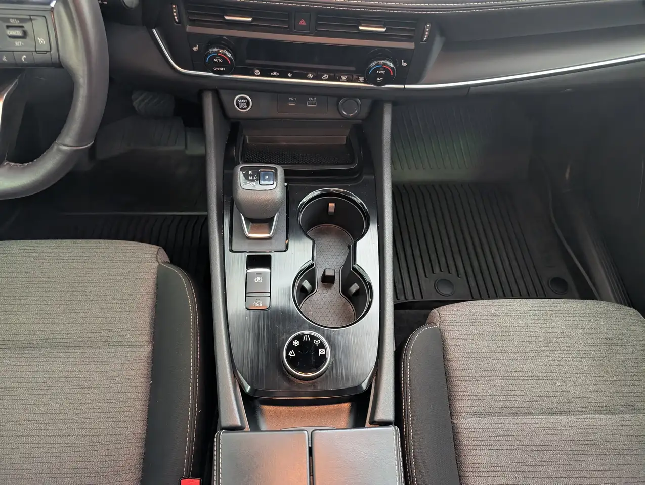 Nissan Rogue photo Nissan Rogue