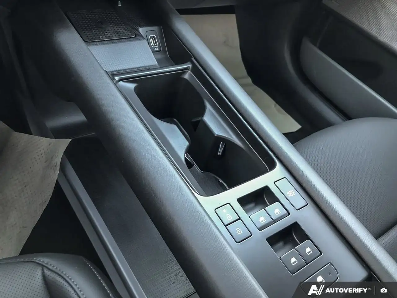 Hyundai IONIQ 6 снимка Hyundai IONIQ 6