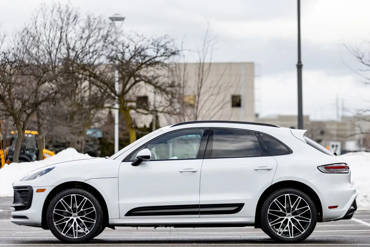 Porsche Macan photo Porsche Macan
