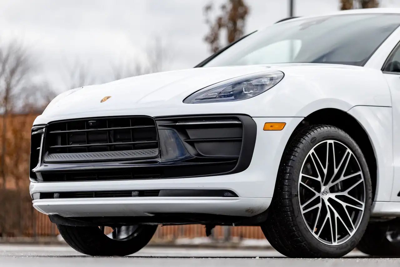 Porsche Macan photo Porsche Macan