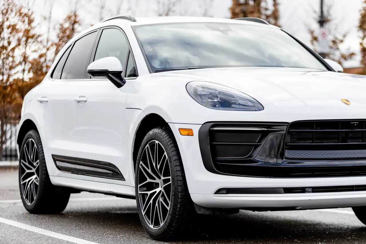 Porsche Macan photo Porsche Macan