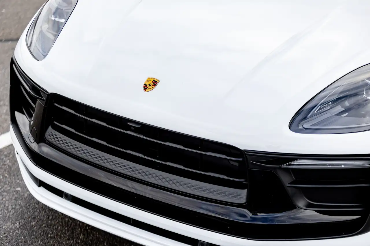 Porsche Macan photo Porsche Macan