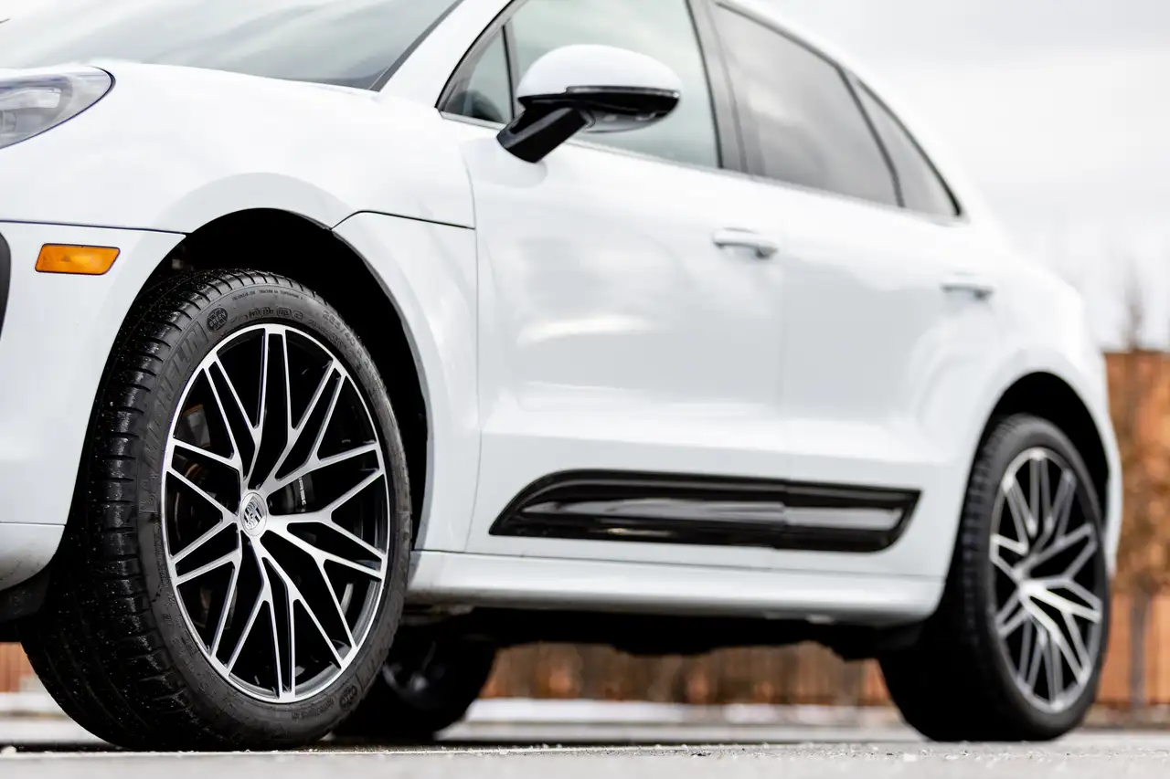 Porsche Macan photo Porsche Macan