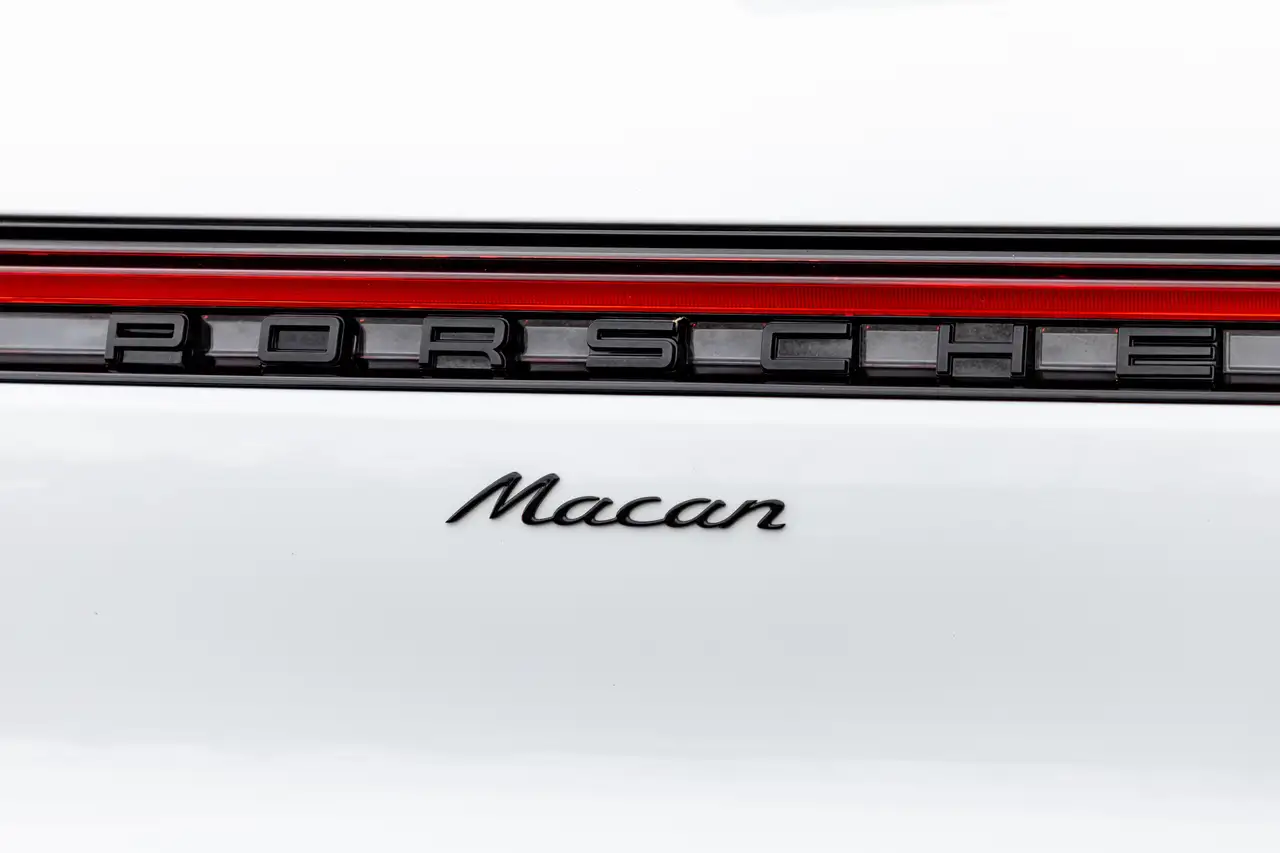 Porsche Macan photo Porsche Macan
