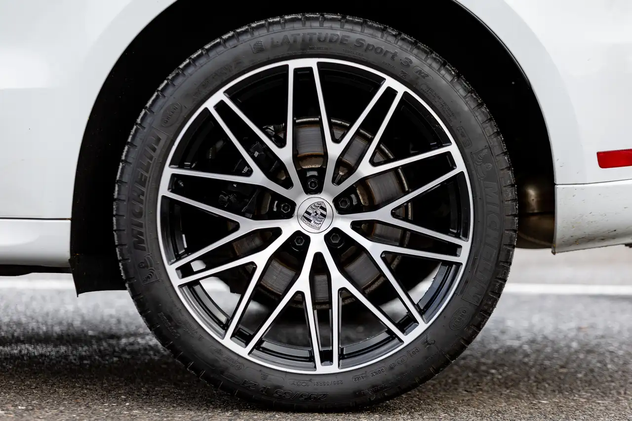 Porsche Macan photo Porsche Macan
