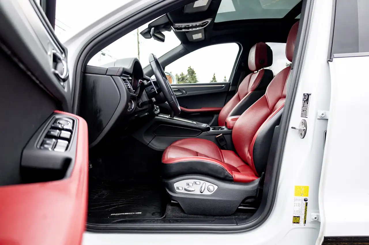 Porsche Macan photo Porsche Macan