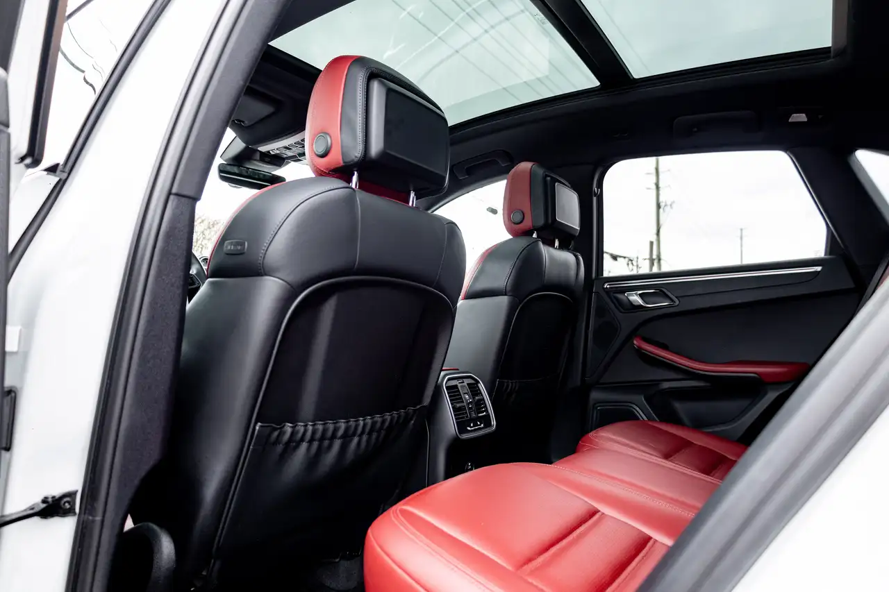 Porsche Macan photo Porsche Macan