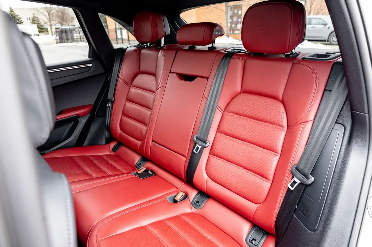 Porsche Macan photo Porsche Macan