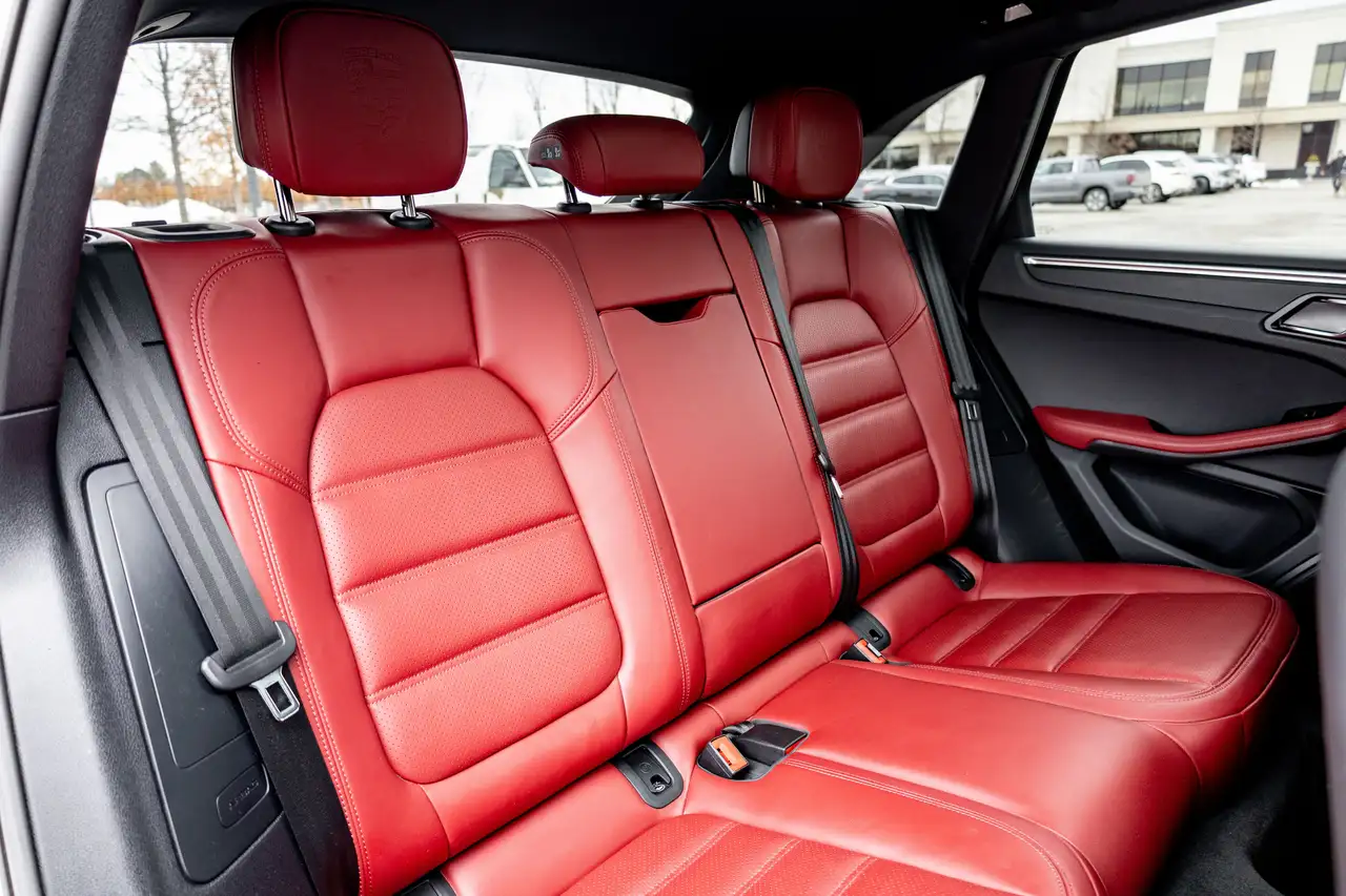 Porsche Macan photo Porsche Macan