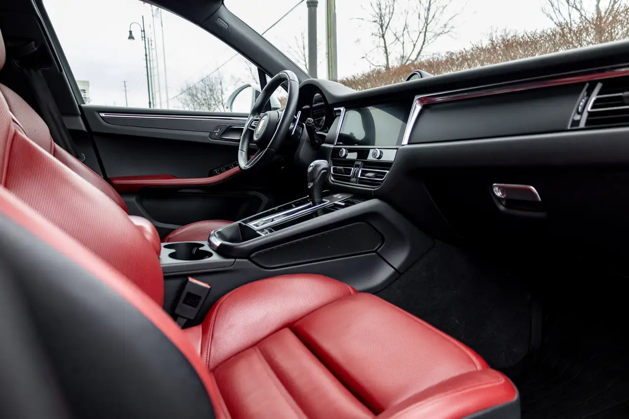 Porsche Macan photo Porsche Macan