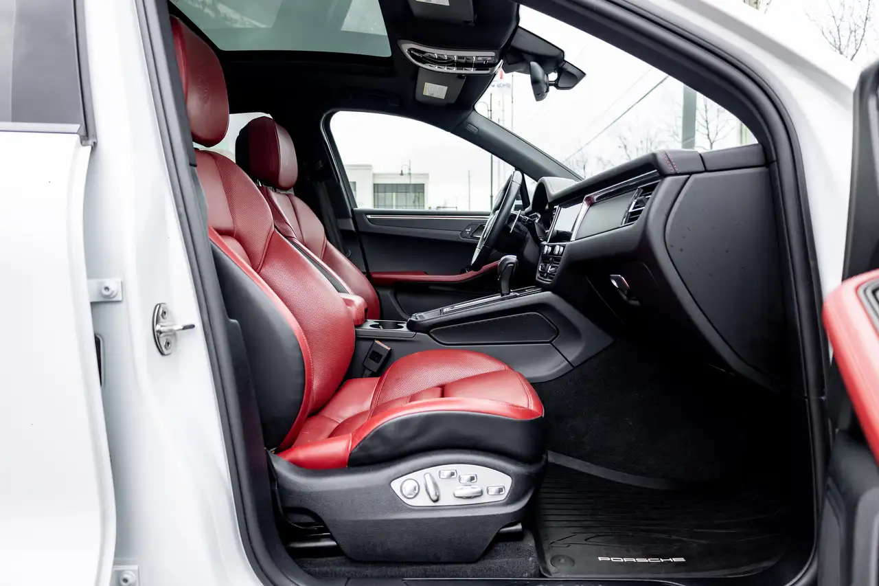 Porsche Macan photo Porsche Macan