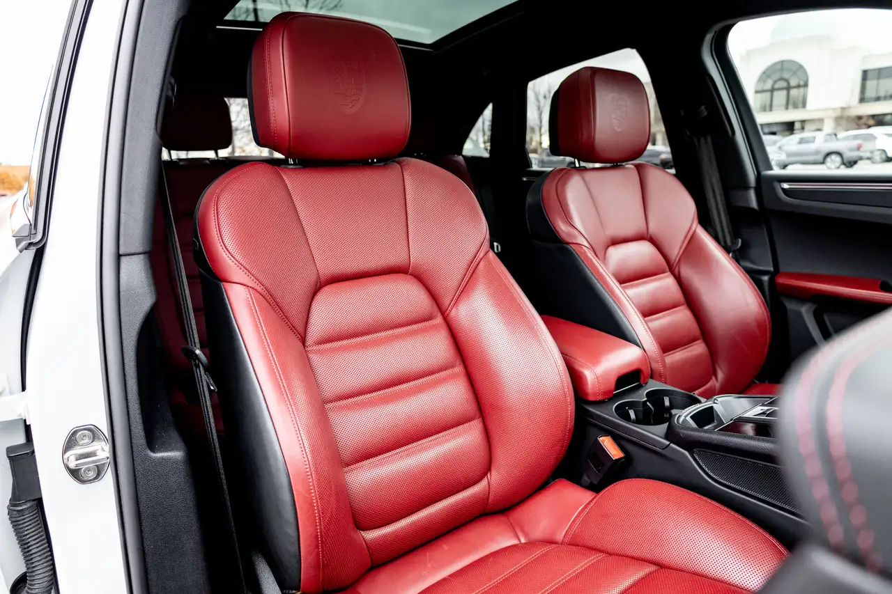 Porsche Macan photo Porsche Macan