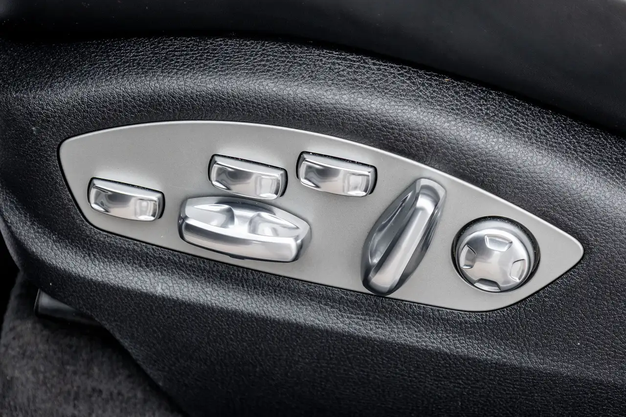 Porsche Macan photo Porsche Macan