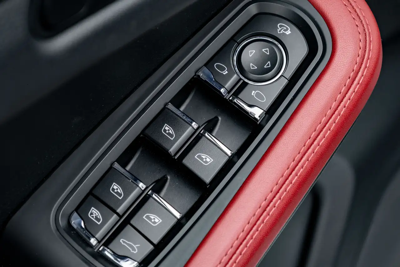 Porsche Macan photo Porsche Macan