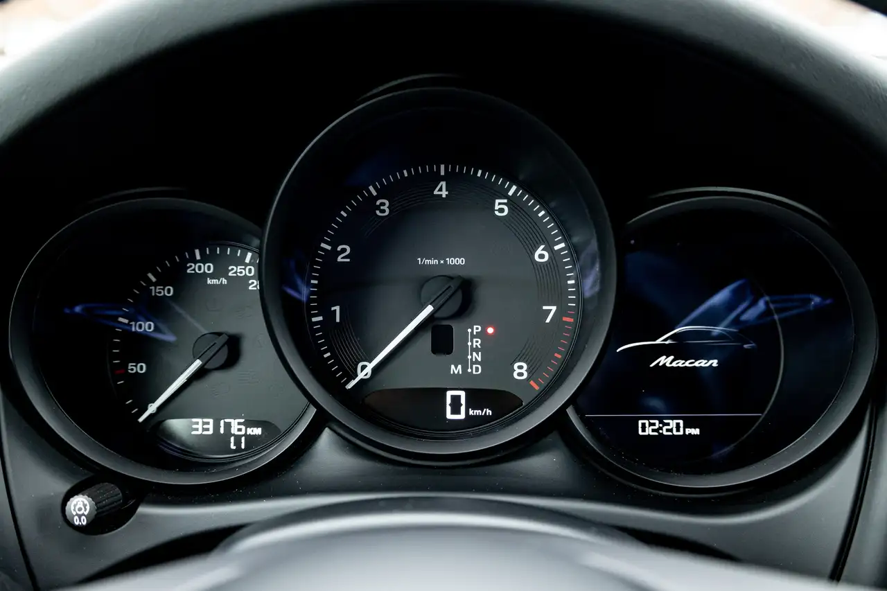 Porsche Macan photo Porsche Macan