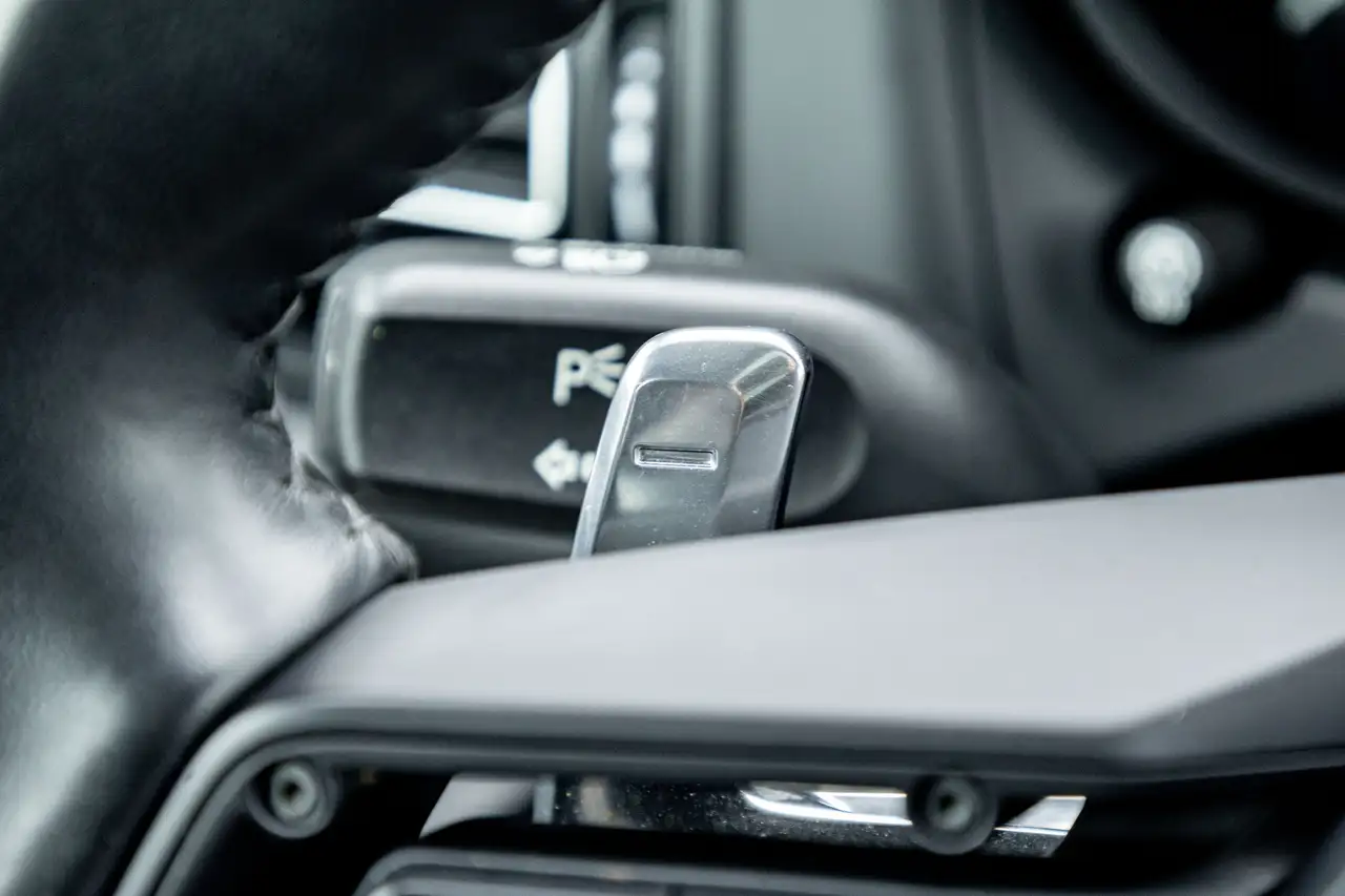 Porsche Macan photo Porsche Macan