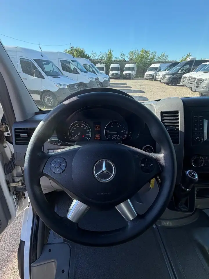 Mercedes-Benz Sprinter photo Mercedes-Benz Sprinter