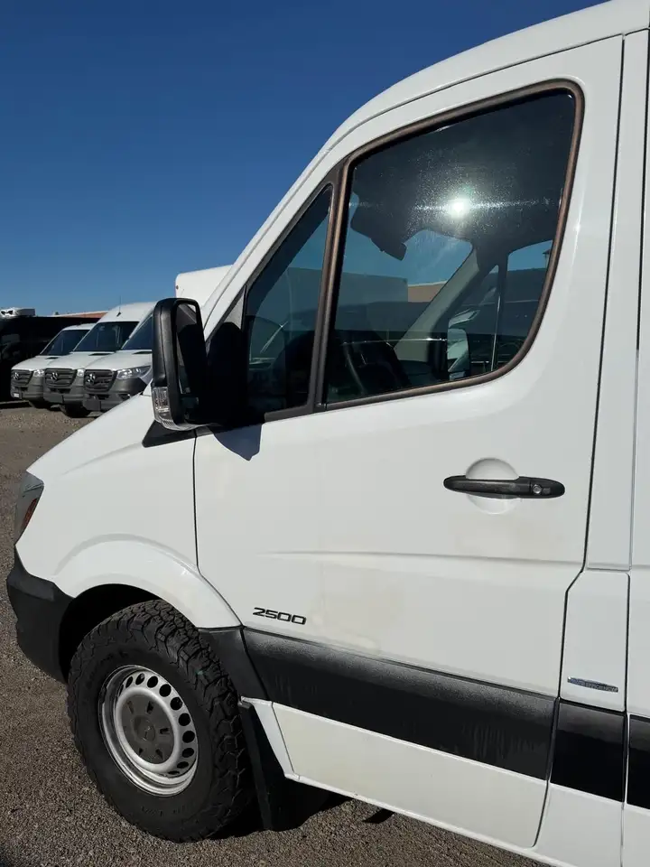 Mercedes-Benz Sprinter photo Mercedes-Benz Sprinter