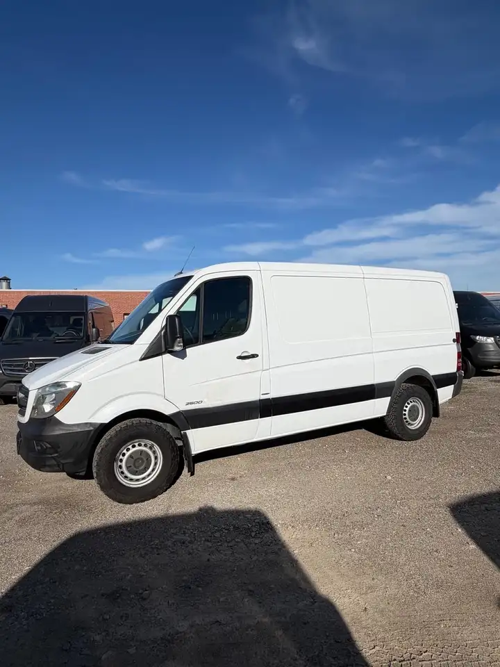 Mercedes-Benz Sprinter photo Mercedes-Benz Sprinter
