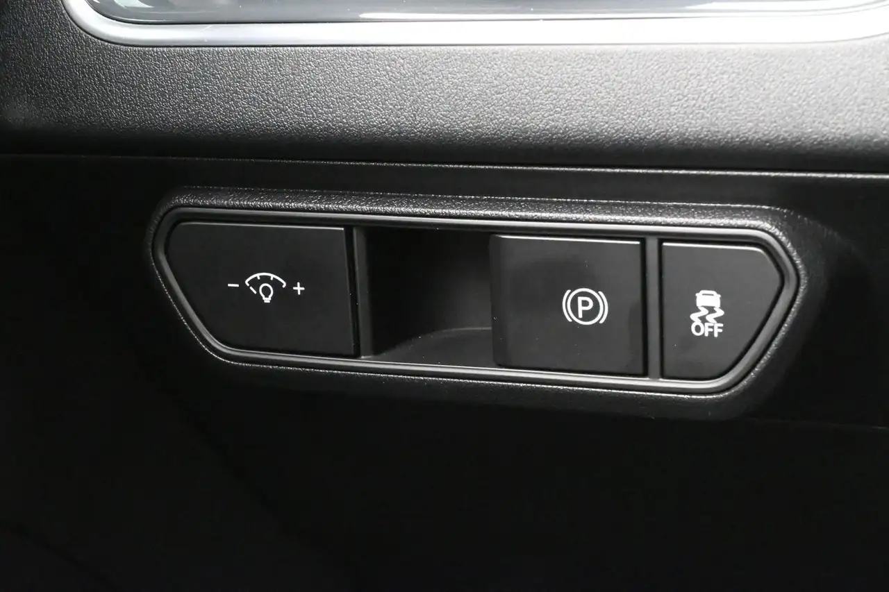 Kia K4 снимка Kia K4