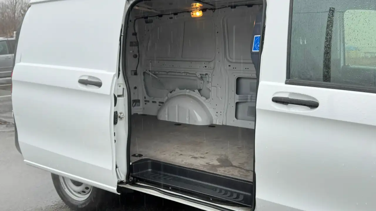 Mercedes-Benz Metris Cargo Van снимка Mercedes-Benz Metris Cargo Van