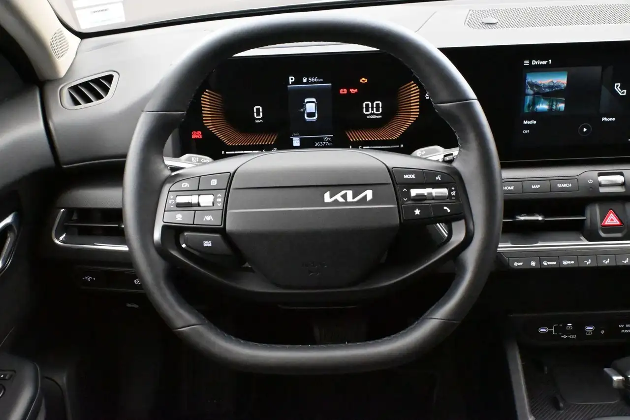 Kia K4 снимка Kia K4
