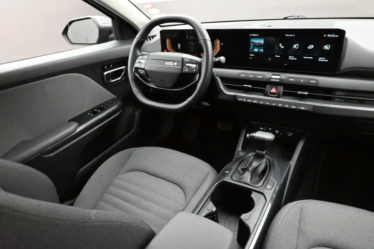 Kia K4 снимка Kia K4