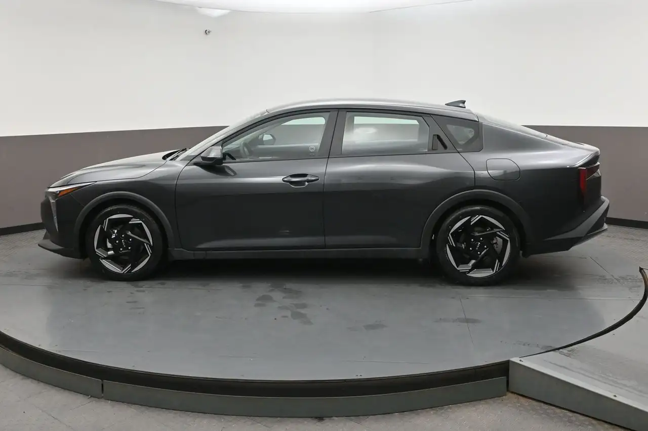 Kia K4 снимка Kia K4