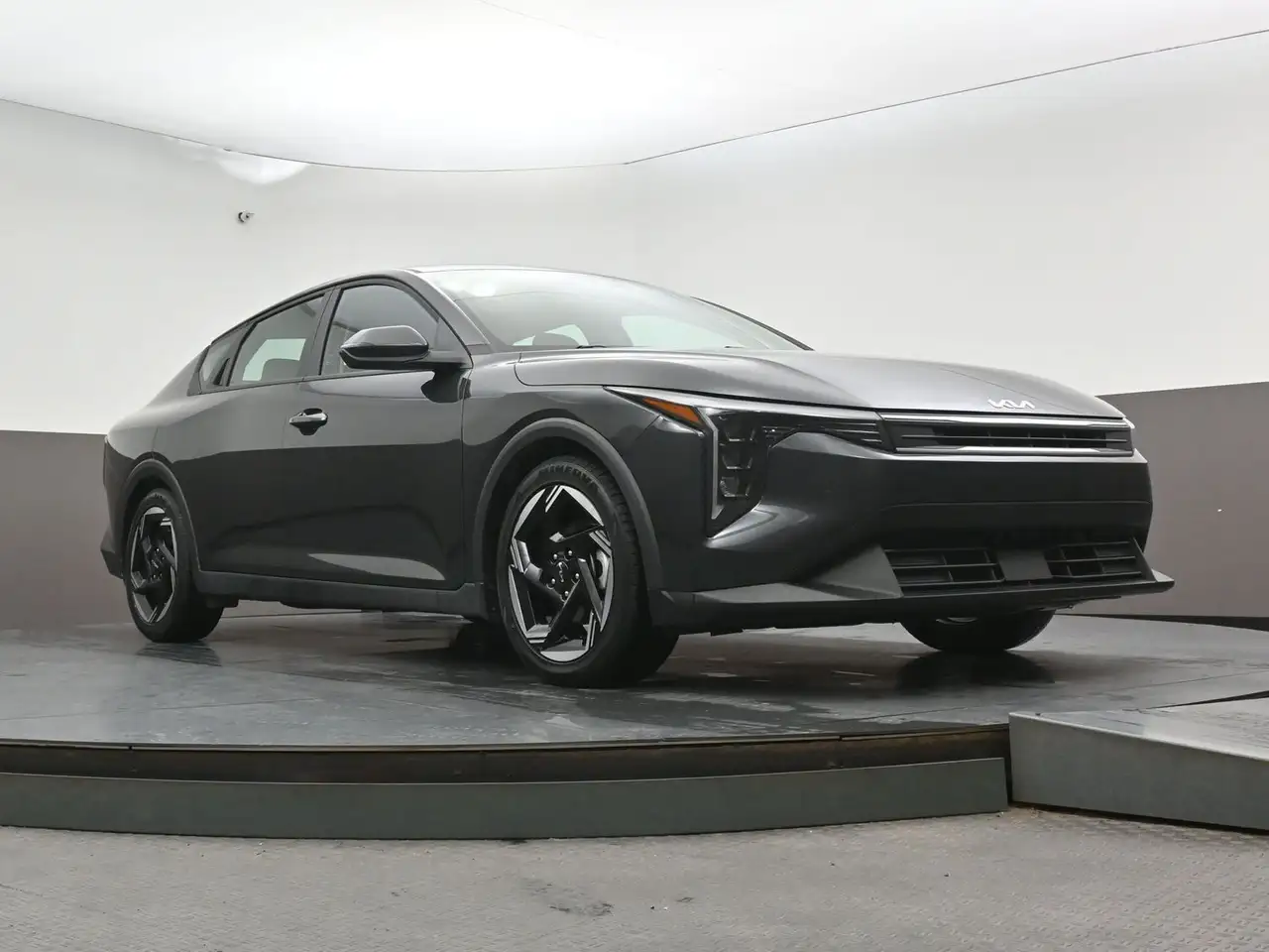 Kia K4 снимка Kia K4