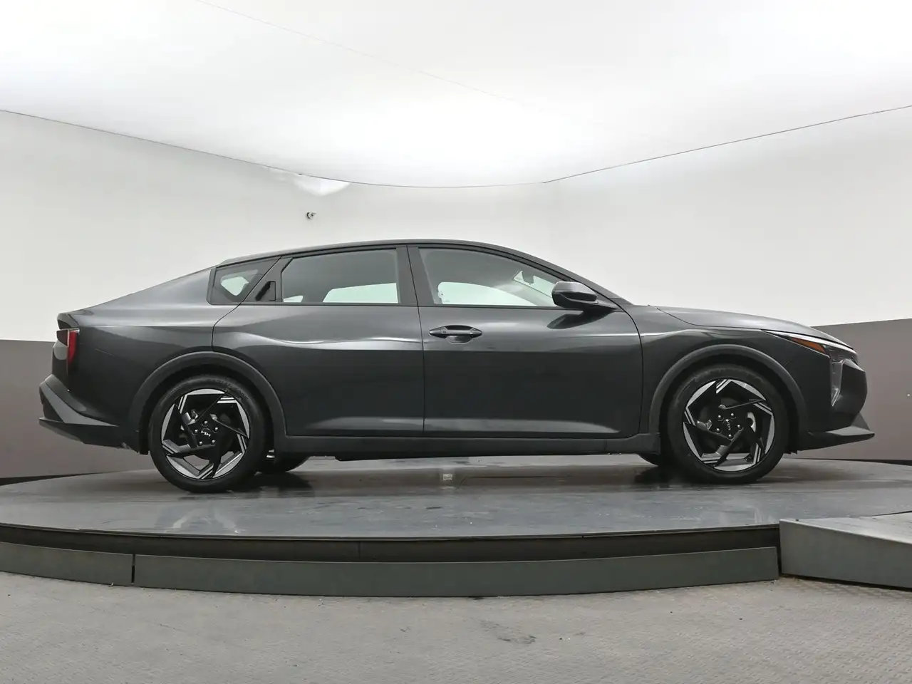Kia K4 снимка Kia K4