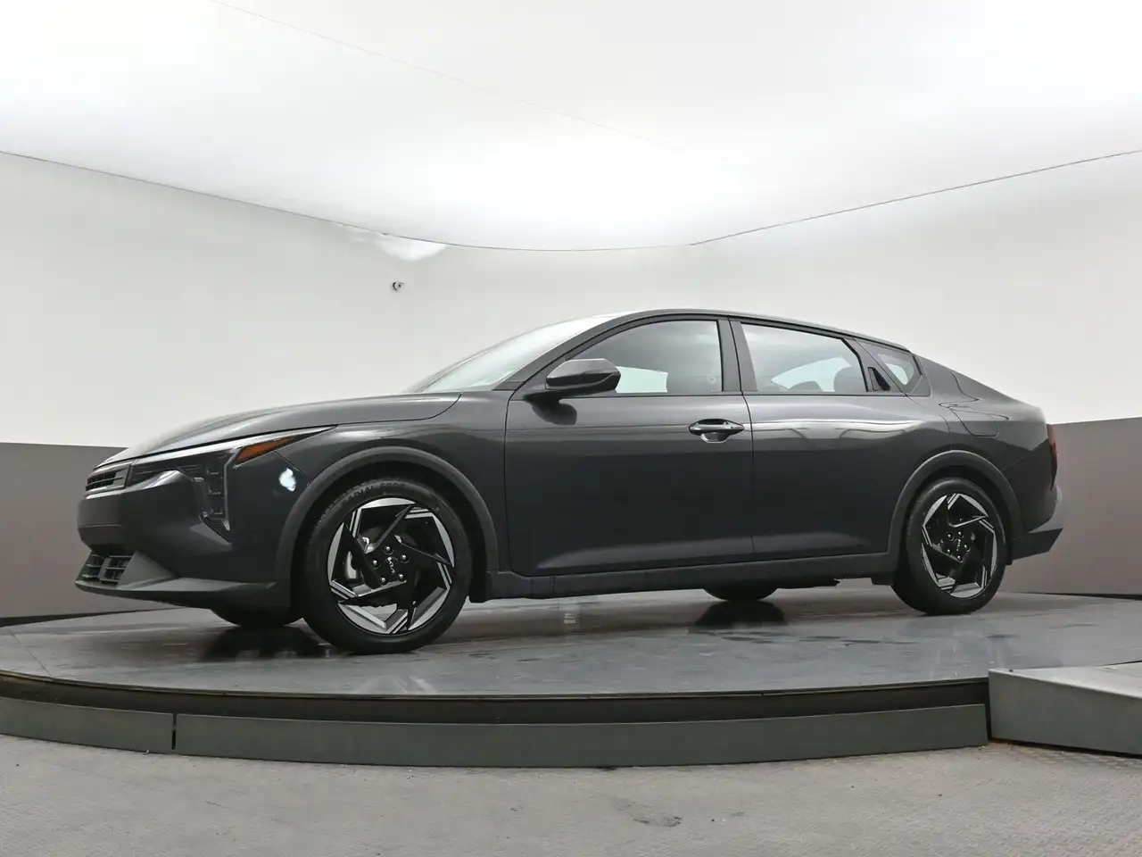 Kia K4 снимка Kia K4