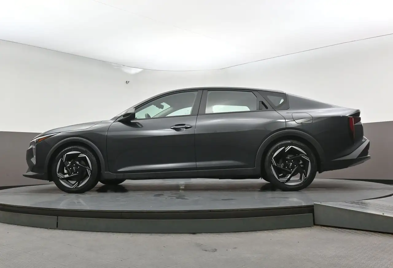 Kia K4 снимка Kia K4