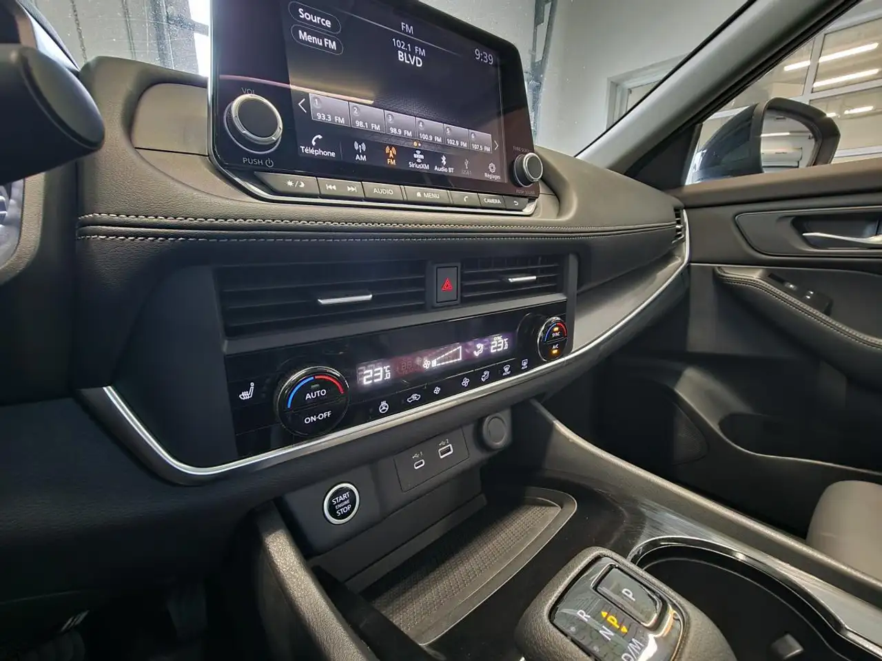 Nissan Rogue снимка Nissan Rogue