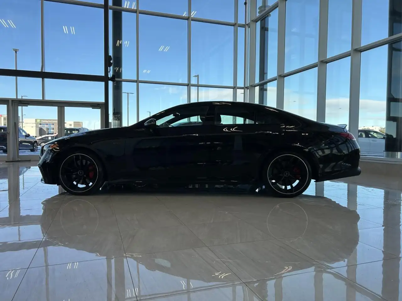 Mercedes-Benz CLS снимка Mercedes-Benz CLS