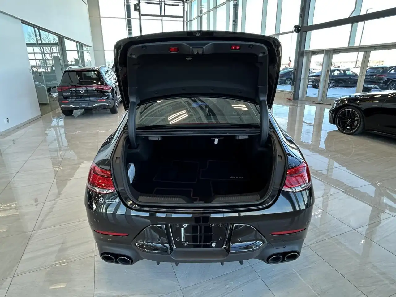 Mercedes-Benz CLS снимка Mercedes-Benz CLS