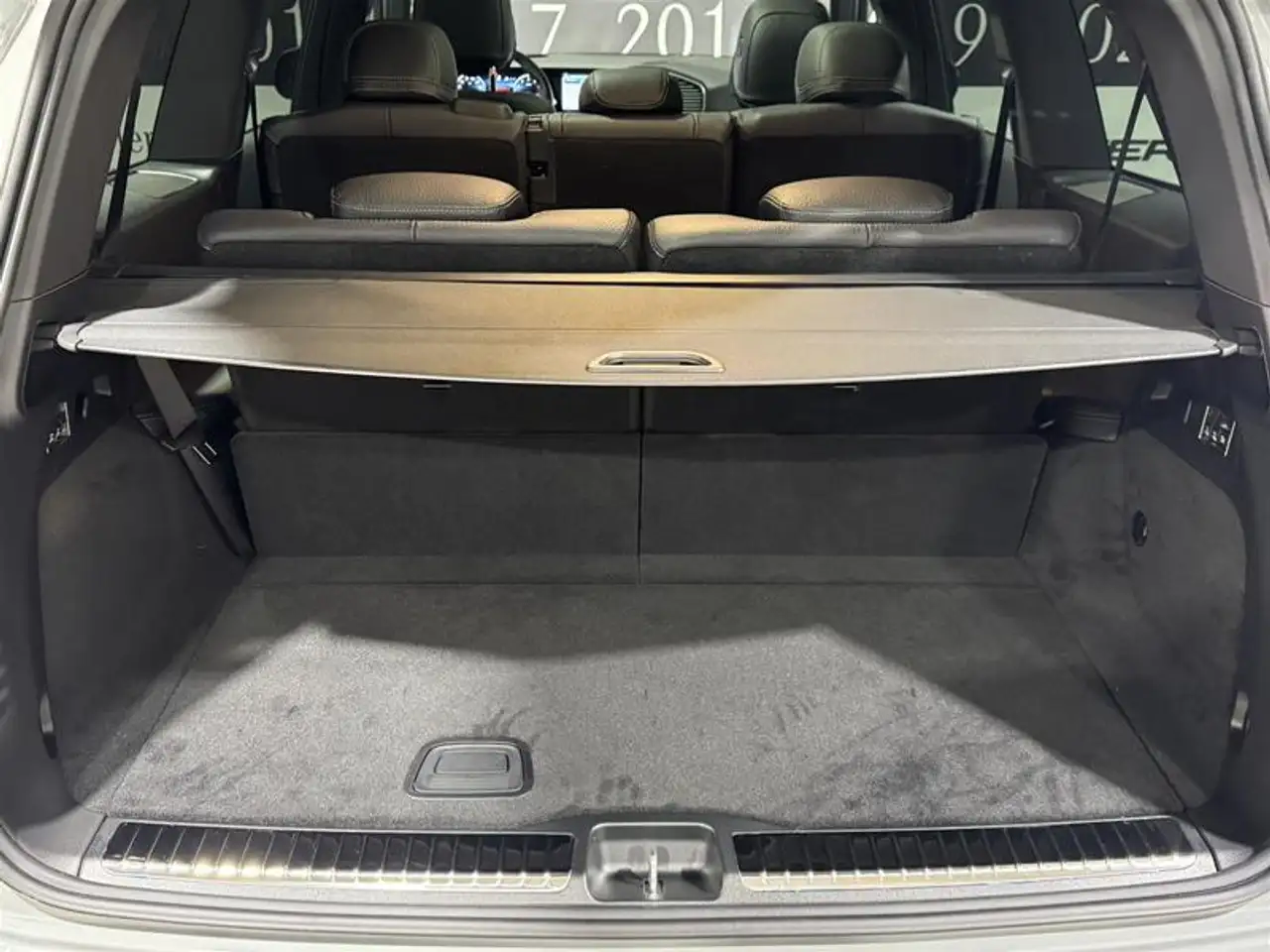 Mercedes-Benz GLS снимка Mercedes-Benz GLS