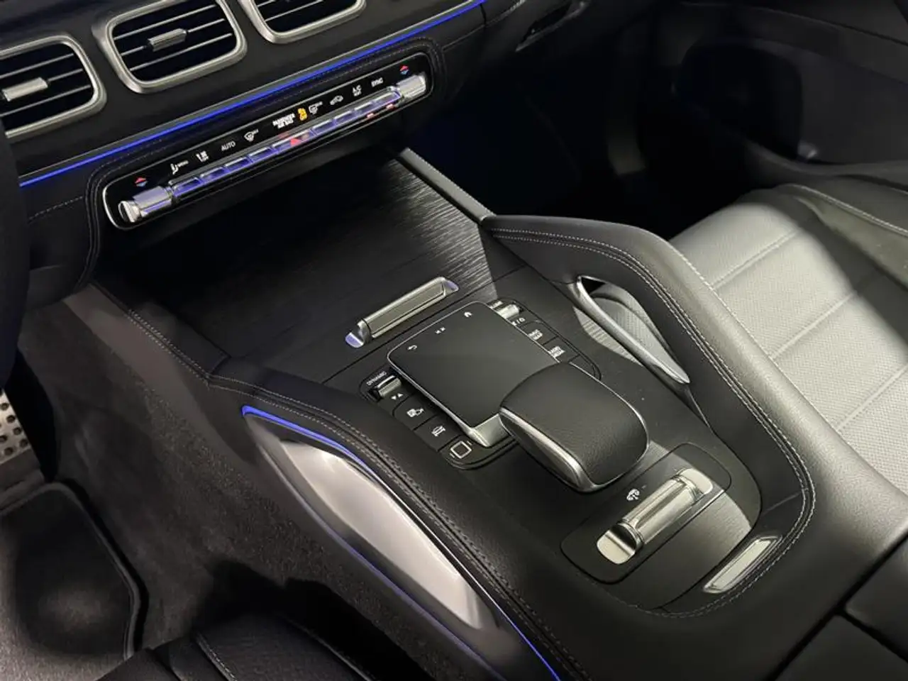 Mercedes-Benz GLS снимка Mercedes-Benz GLS