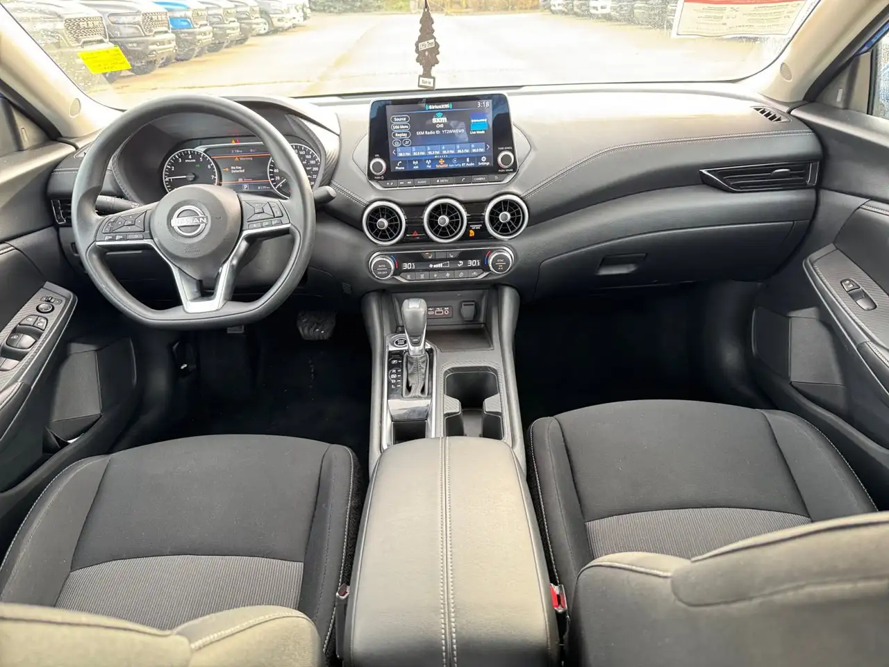 Nissan Sentra снимка Nissan Sentra