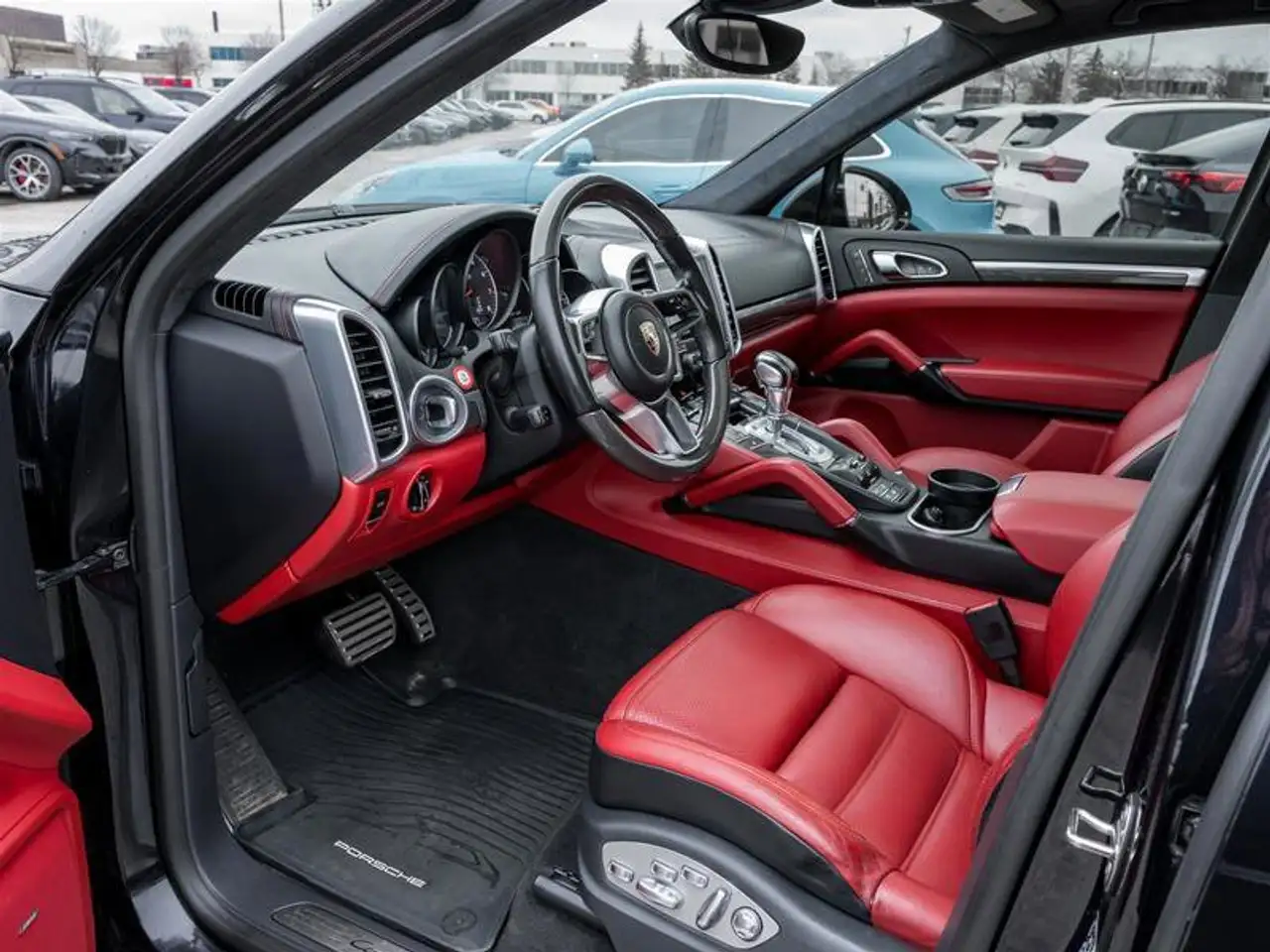 Porsche Cayenne снимка Porsche Cayenne