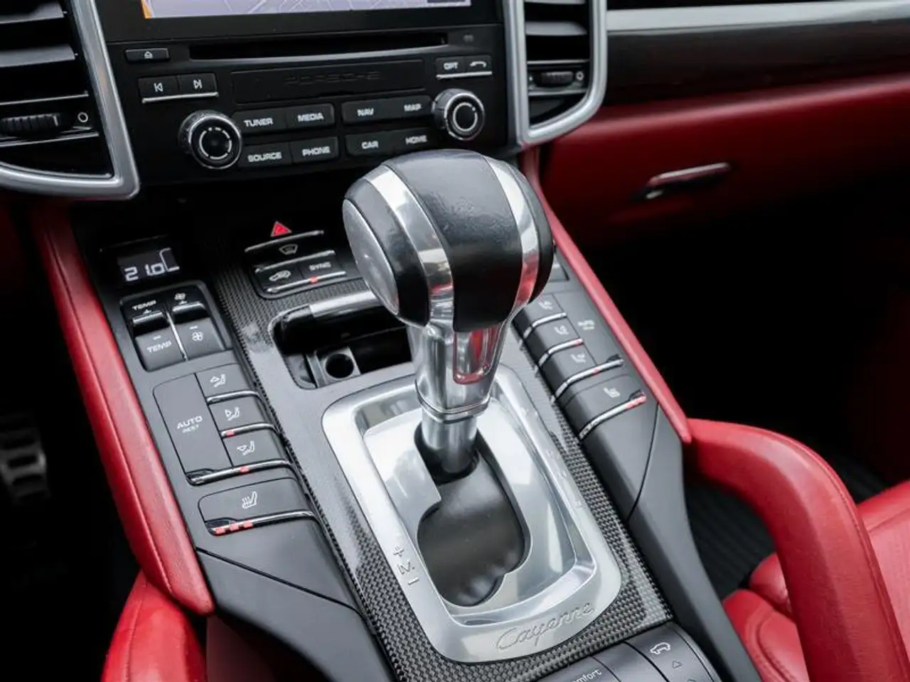 Porsche Cayenne снимка Porsche Cayenne