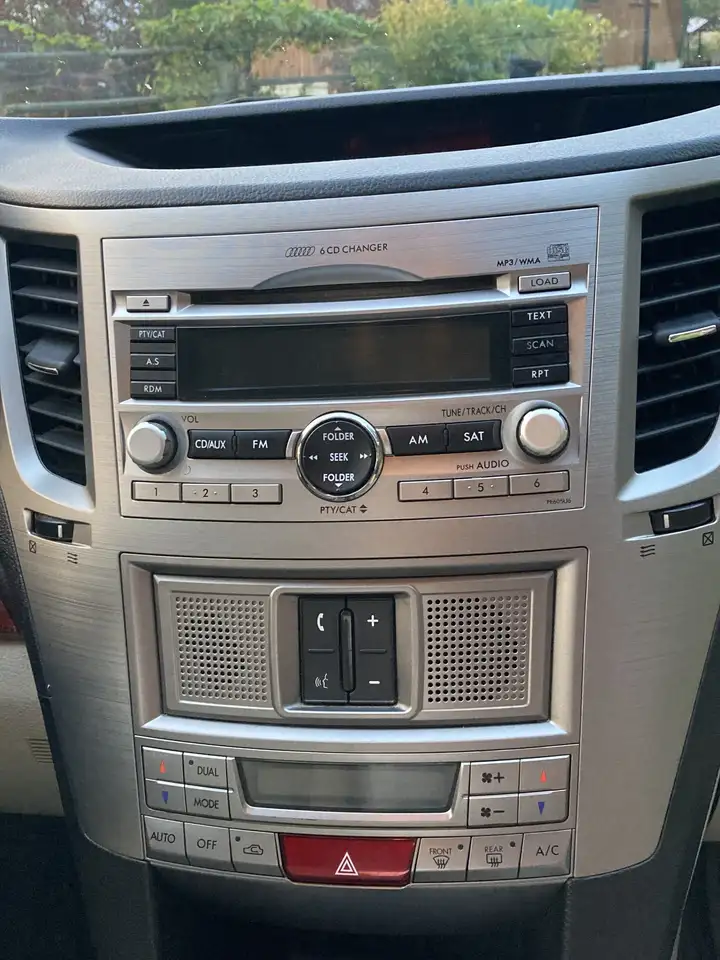 Subaru Legacy снимка Subaru Legacy