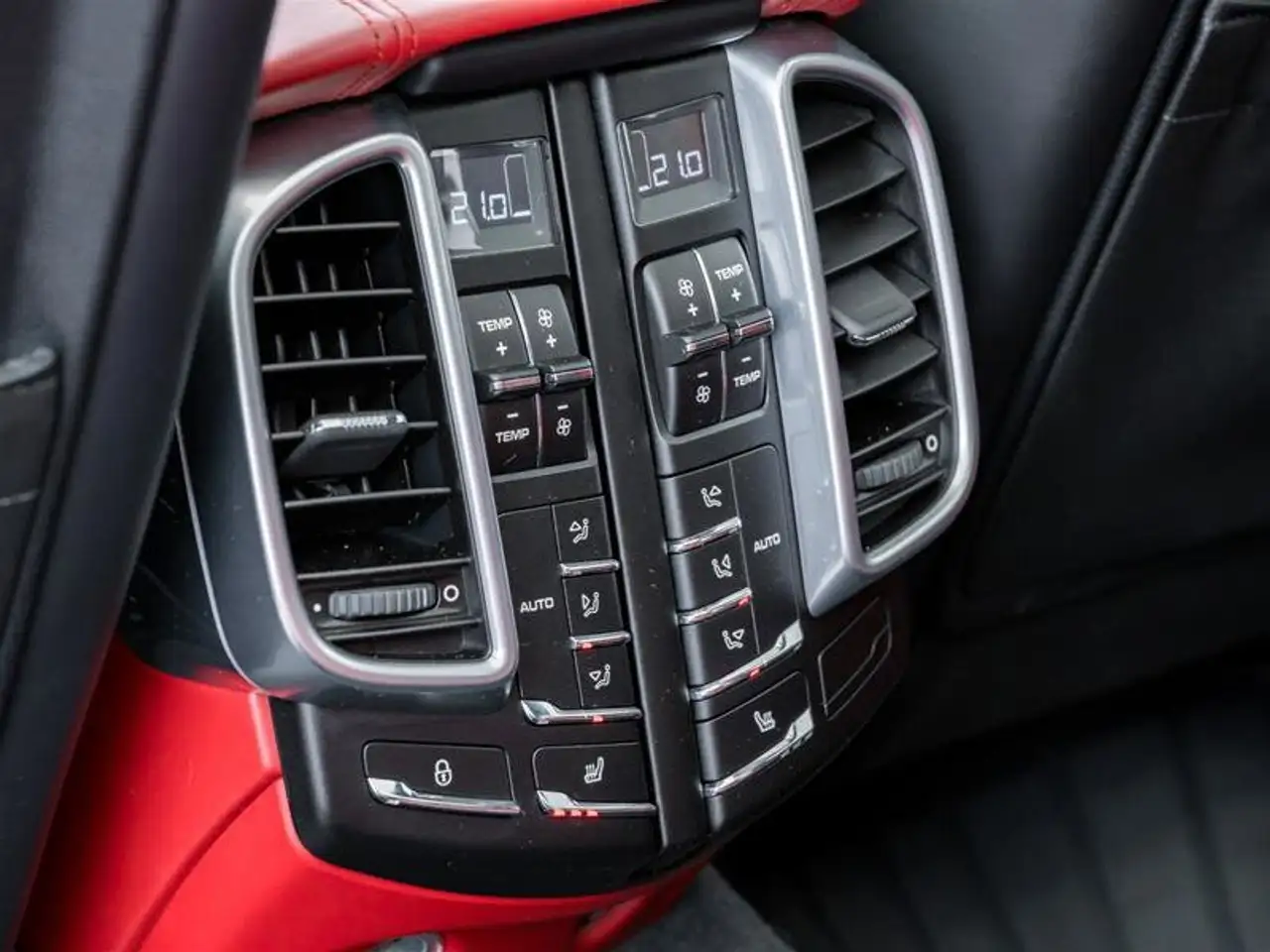 Porsche Cayenne снимка Porsche Cayenne