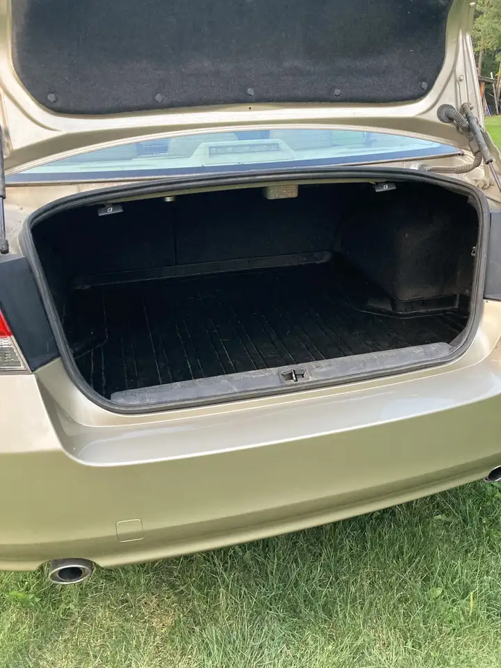 Subaru Legacy снимка Subaru Legacy