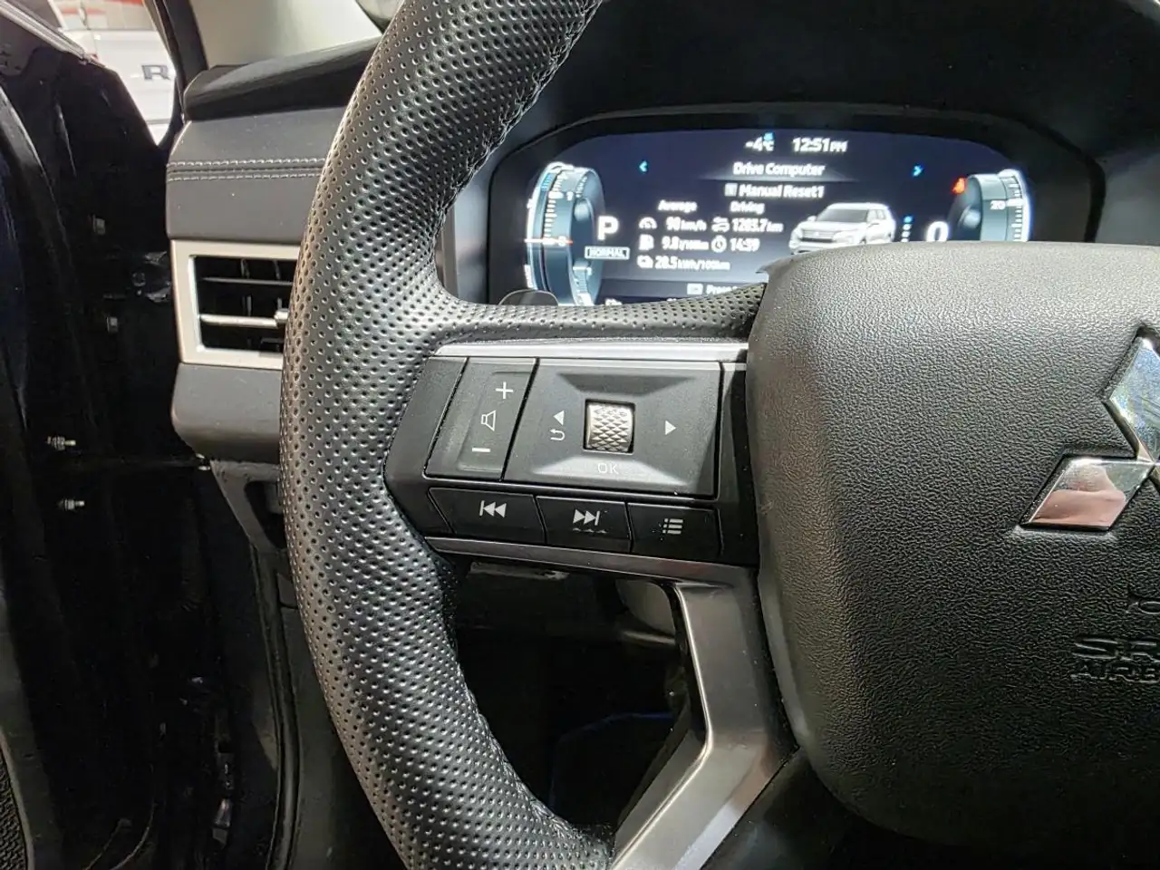 Mitsubishi Outlander снимка Mitsubishi Outlander