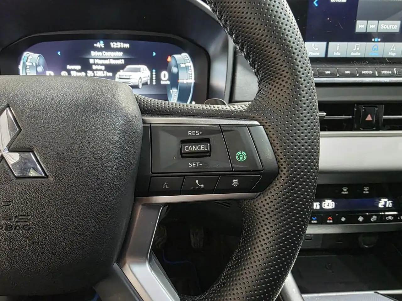 Mitsubishi Outlander снимка Mitsubishi Outlander