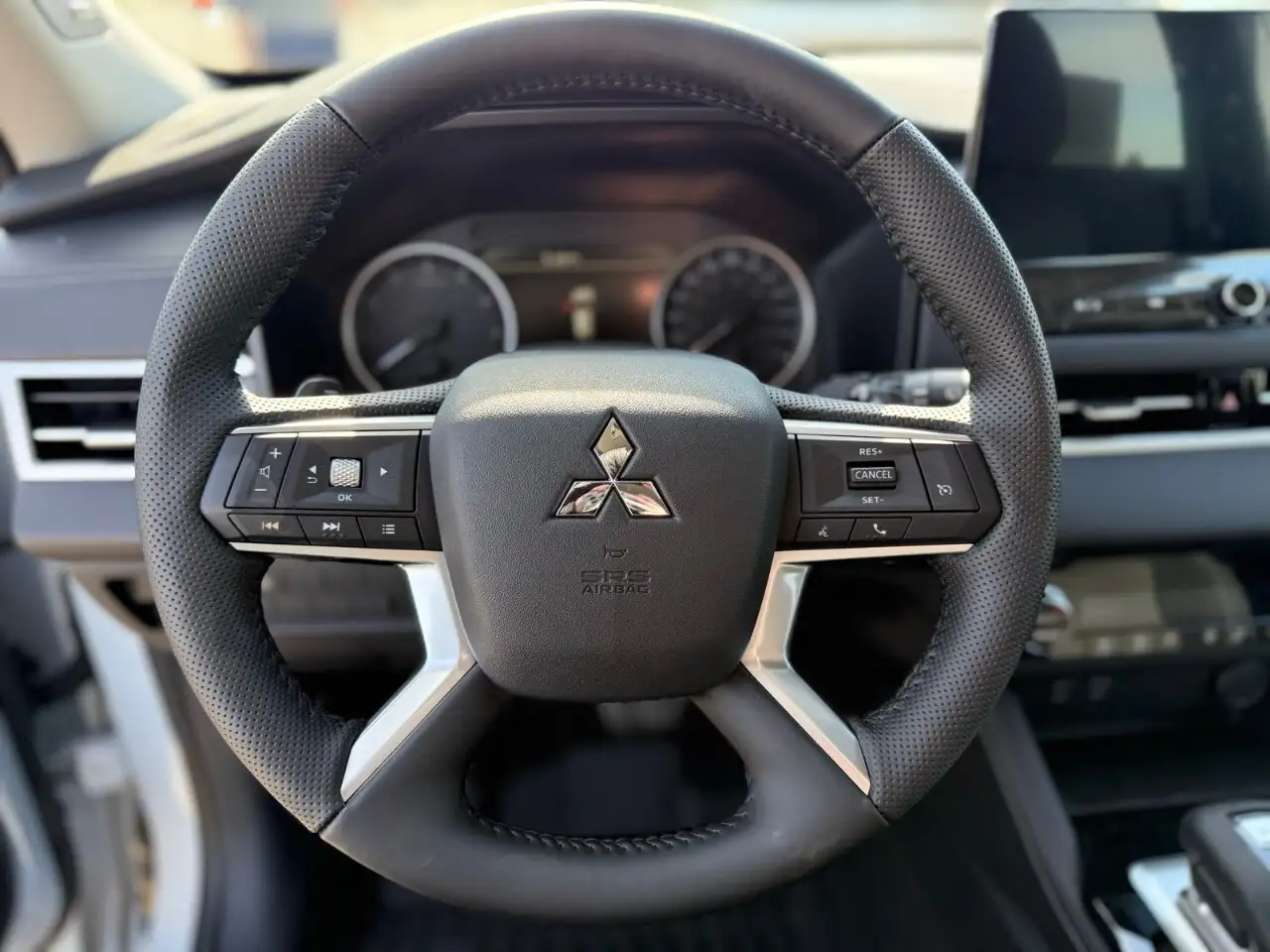 Mitsubishi Outlander снимка Mitsubishi Outlander