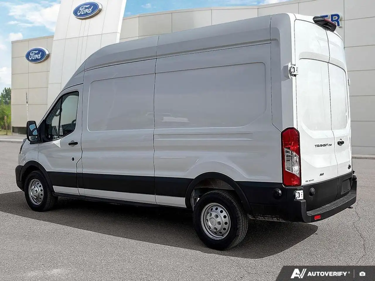Ford Transit Cargo Van снимка Ford Transit Cargo Van